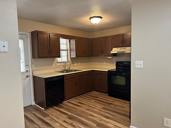 4th image of 1029 Sutor Rd