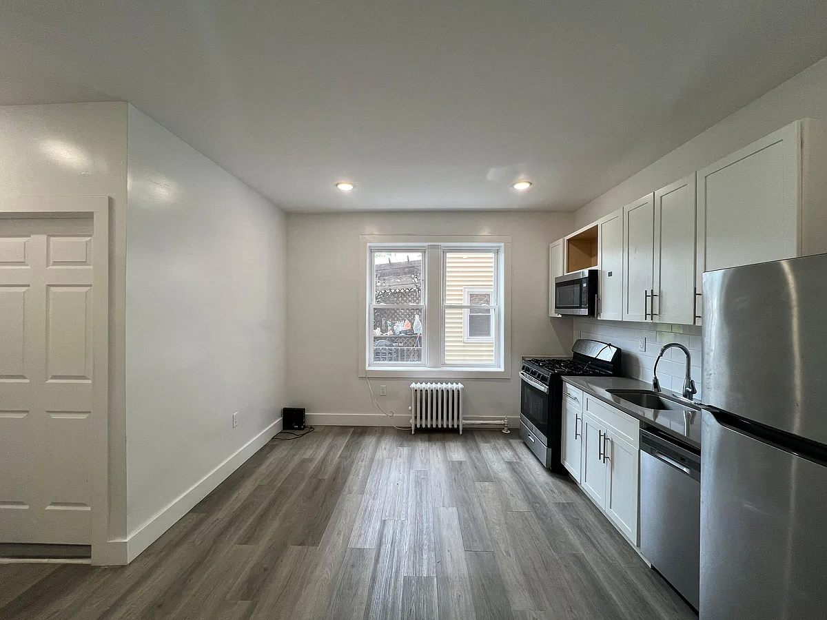 Building Photo - 71 Lexington Ave #2E