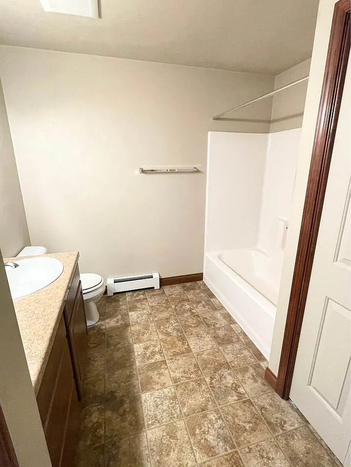 2 bed, 1111 sqft, $1,380 — Photo 4