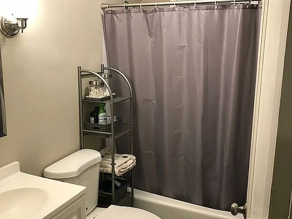 5th image of 235 Hurley St E