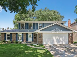 818 W Golf Rd, Libertyville, IL 60048