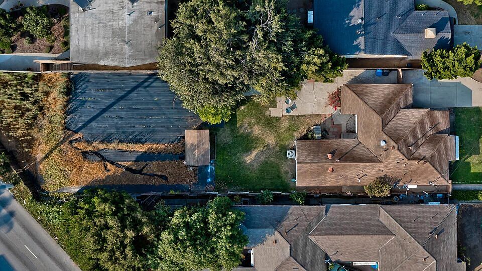 1st image of 627 Hill St