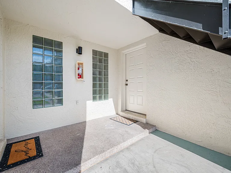 3301 Crystal Ct #D — Photo 32