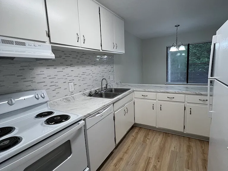 2681 N Point Ct #C — Photo 3