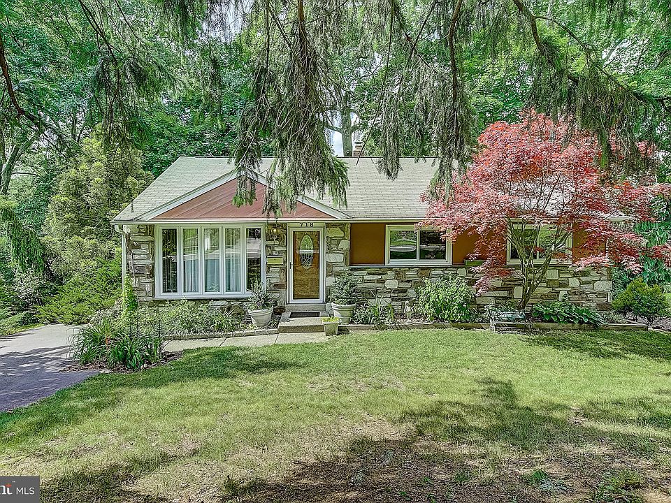 1st image of 718 Roslyn Ave