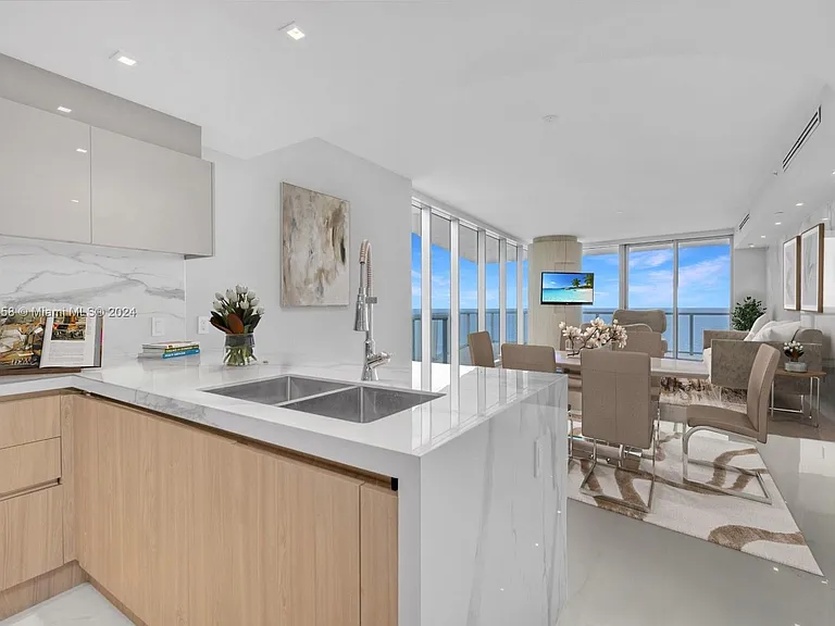 17001 Collins Ave #1408 — Photo 4