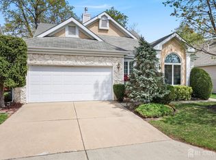 27 Dawson Ln, Monroe Township, NJ 08831