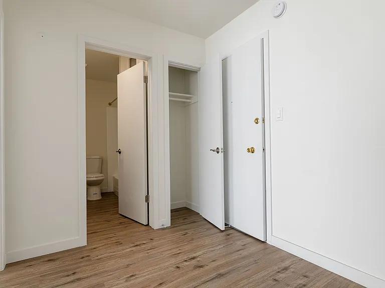 410 & 414 Manhattan Pl Los Angeles CA — Photo 9