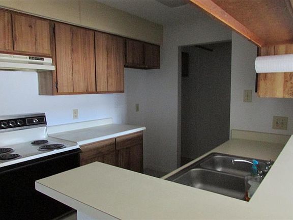 2nd image of 3919 Fairmont Pkwy APT 244