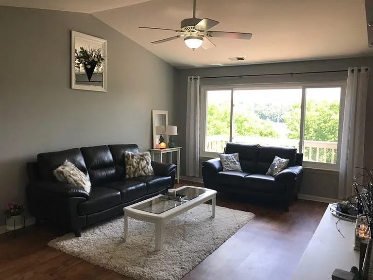 300 Crestview Dr #D — Photo 3