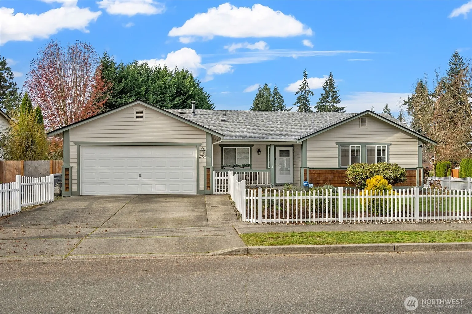 17504 40th Drive NE photo 1