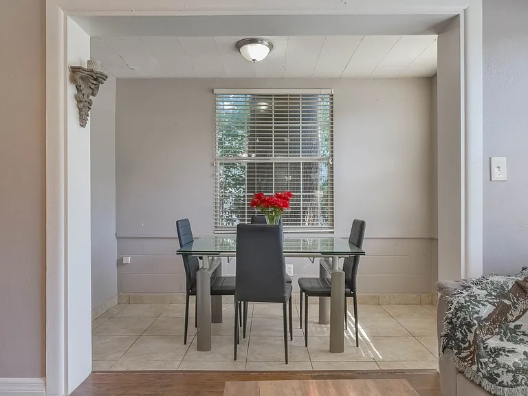 1226 Dewey Ave — Photo 12