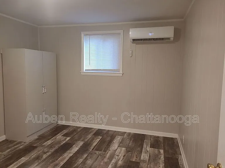 564 Julian Rd — Photo 5