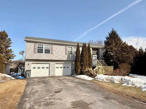 12 Columbus Dr, Rouses Pt, NY 12979