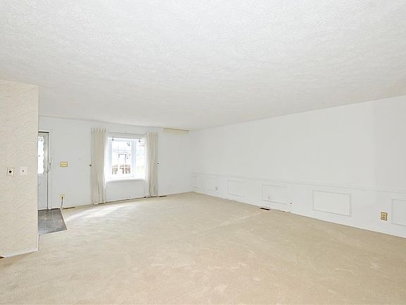 4th image of 3638 Lombardy Pl