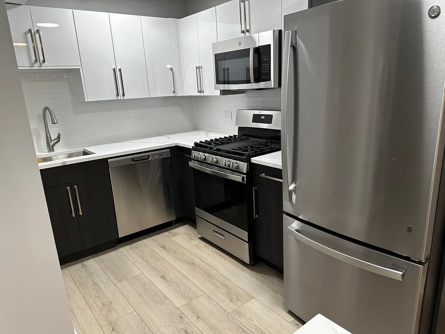 Loyola Beach Apartments — Photo 3