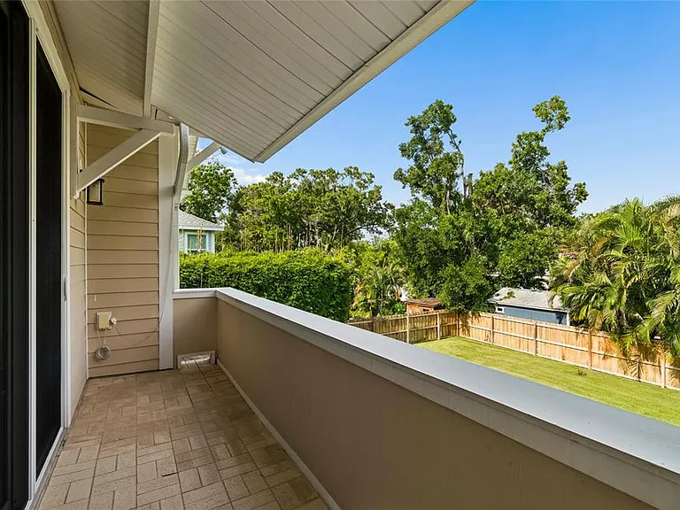 110 S Beverly Ave — Photo 14