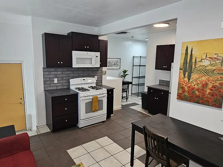 741 W 200 N #A — Photo 2