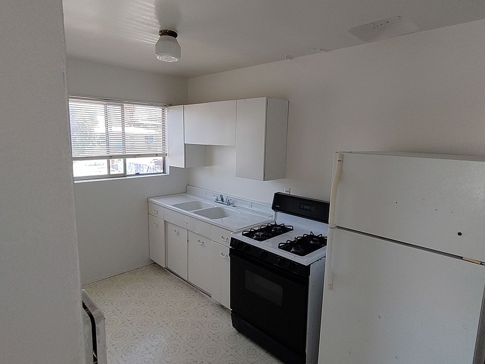 2nd image of 231 Pardee St #231