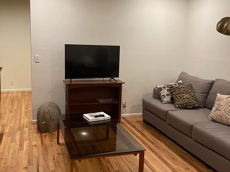 2142 Hodgson St — Photo 9