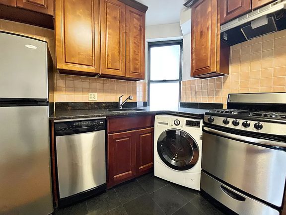5th image of 136 W 109th St APT 5e