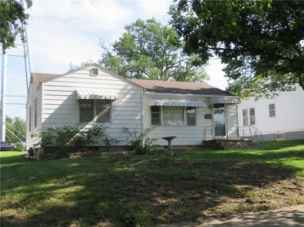 1110 Pacific Ave, Osawatomie, KS 66064