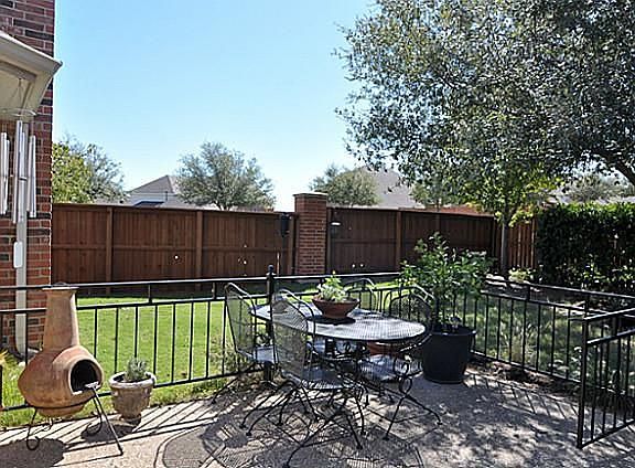 3rd image of 9301 Vista Cir
