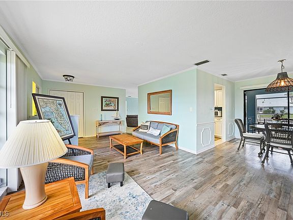 5th image of 820 Santa Margerita Ln