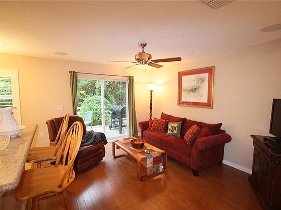 4th image of 127 Heritage Park St