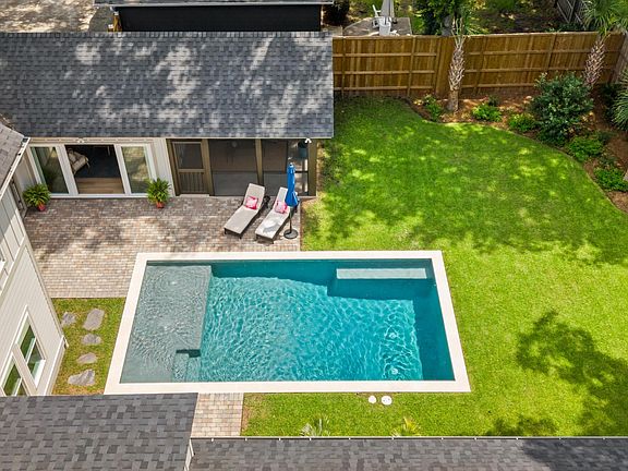 3rd image of 1405 Heather Dr