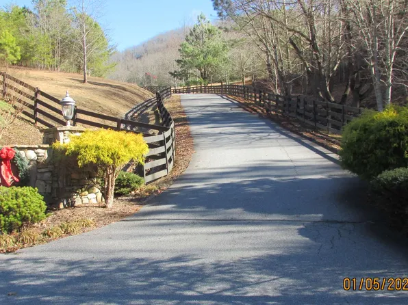 1 Tantrough Rd, Hiawassee, GA 30546