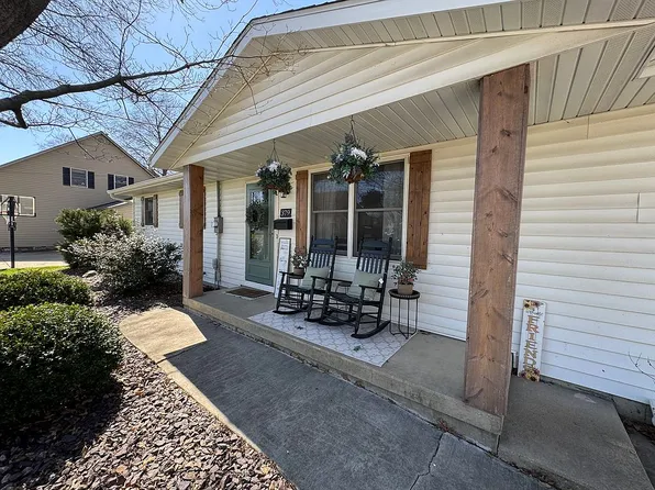 379 S Cherry St, Breese, IL 62230