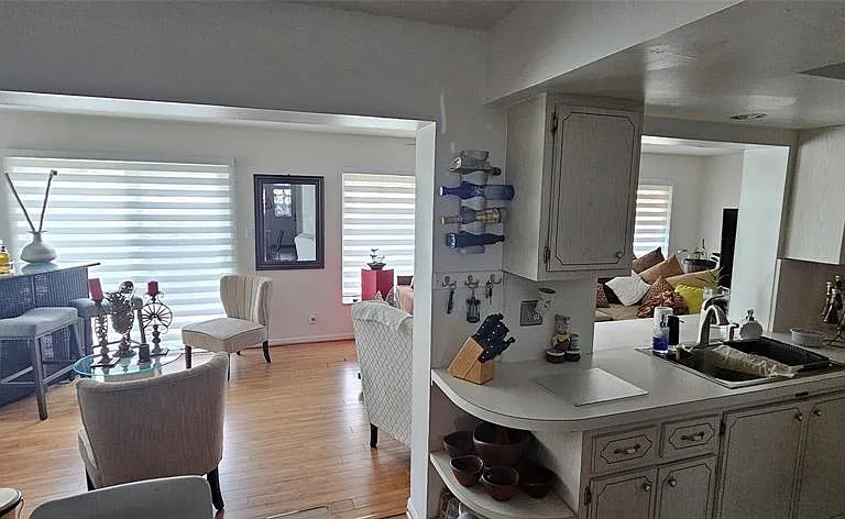 7000 NW 11th St — Photo 3