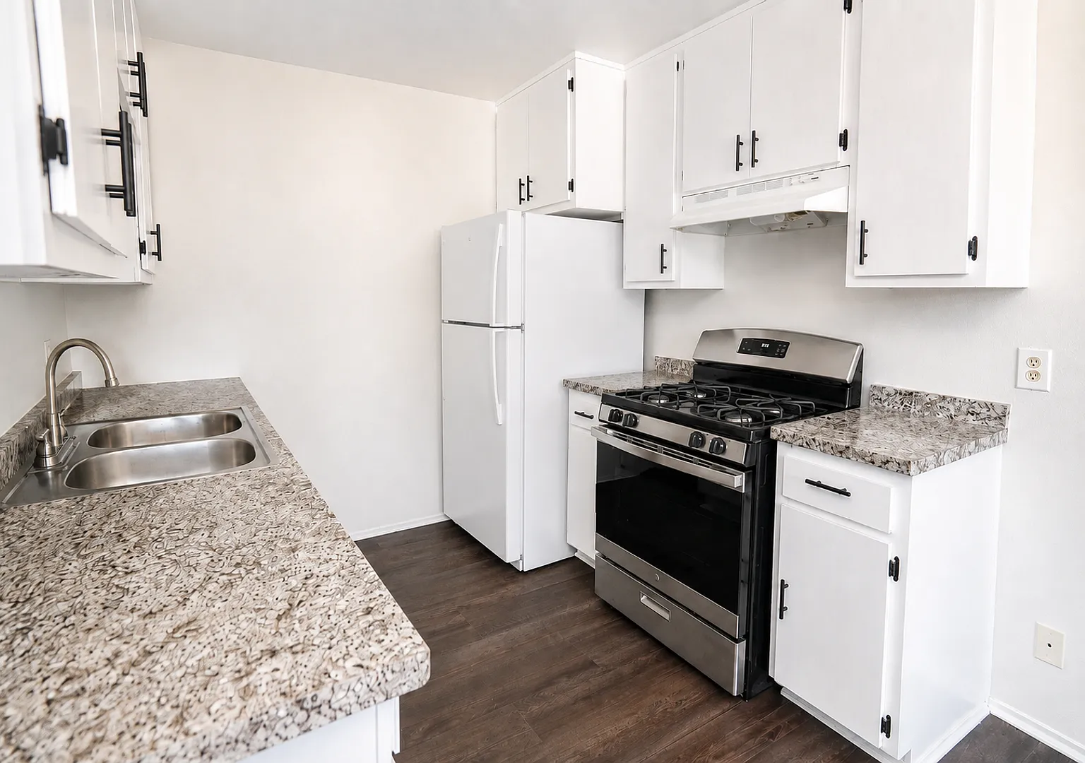 Arroyo Manor — Photo 2