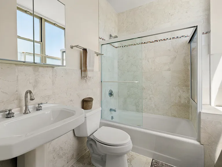 444 12th St #4F — Photo 14