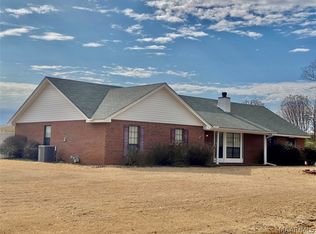 207 Bellview Dr, Deatsville, AL 36022