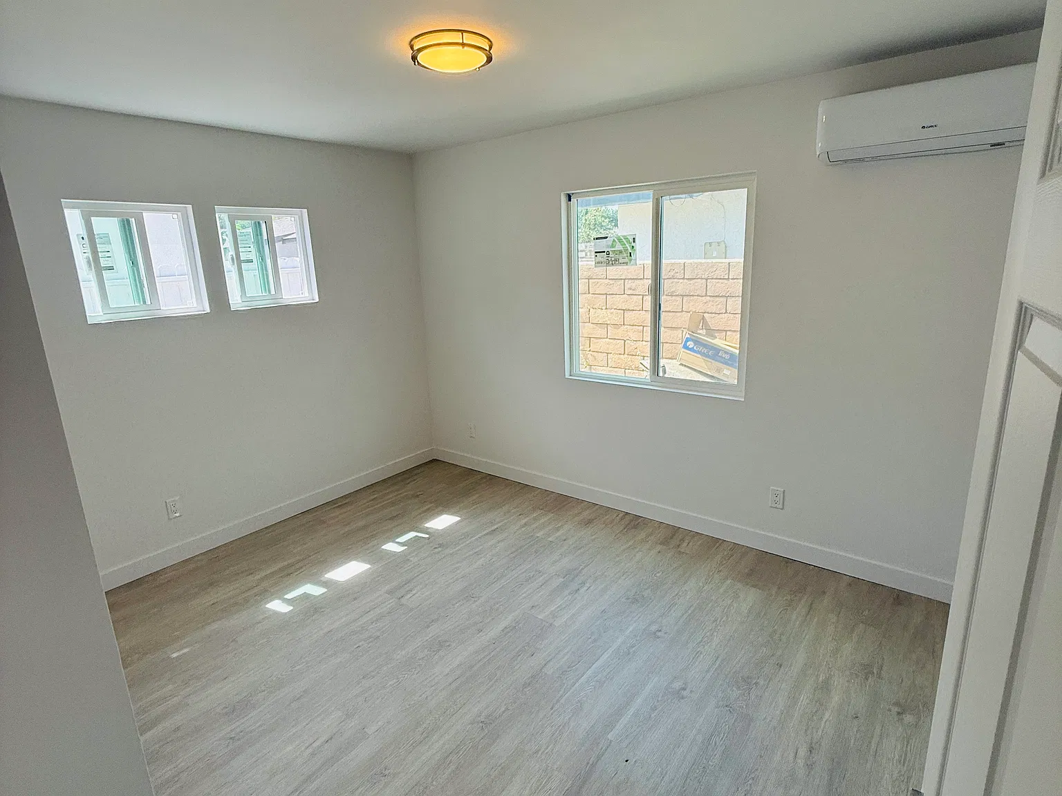 2 bed, 841 sqft, $2,100 — Photo 4