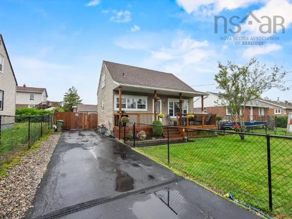 4 Elmdale Cres, Halifax, NS B3R 2G5