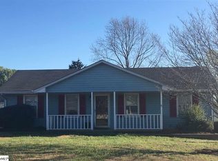 325 Crest Dr, Inman, SC 29349