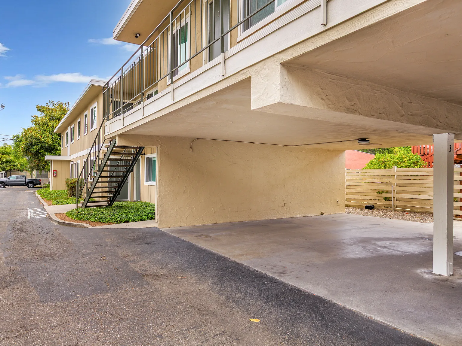 Ivy Arrellaga Apartments — Photo 3