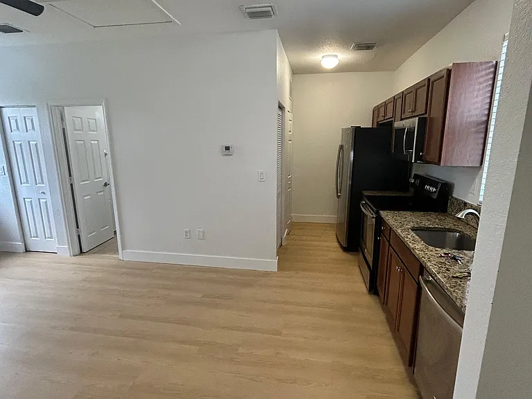 16946 SW 90th Ter — Photo 4