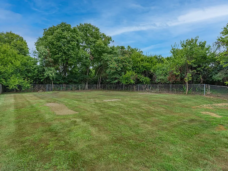1013 Virginia Ave — Photo 26