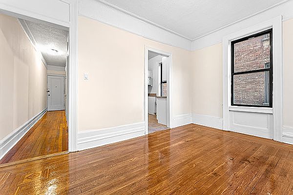 1st image of 555 W 170th St #31