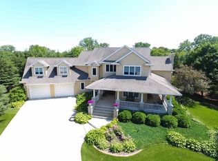 2755 Holiday Ct, Neenah, WI 54956