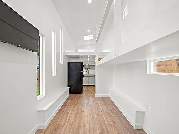 3rd image of 3511 Palmer St