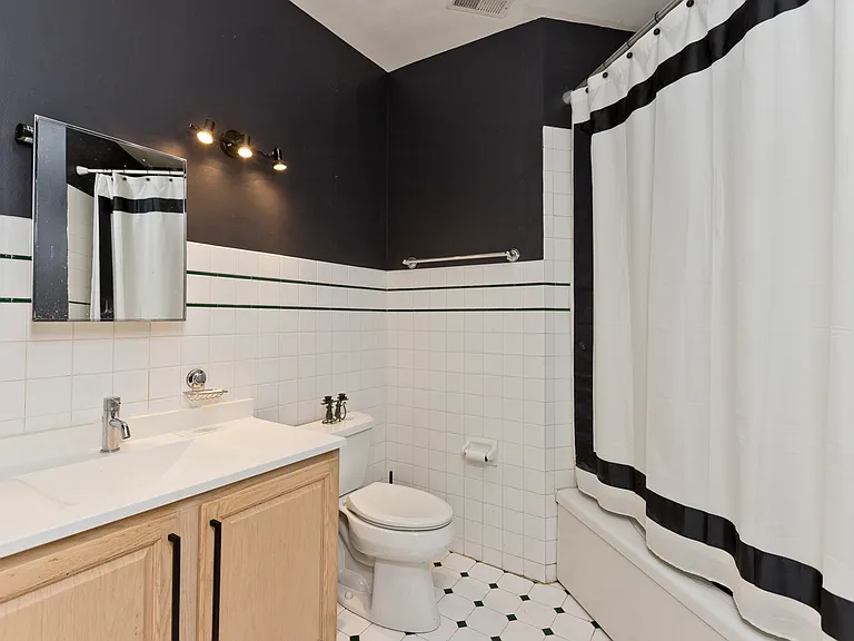 1470 N Milwaukee Ave #3 — Photo 9