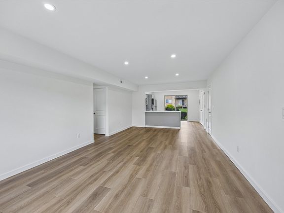 2nd image of 501 Bradley Ct