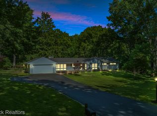 6041 Eastmoor Rd, Bloomfield Hills, MI 48301