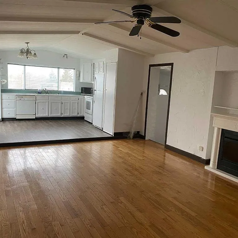 3 bed, 1.0 bath, $1,750 — Photo 3