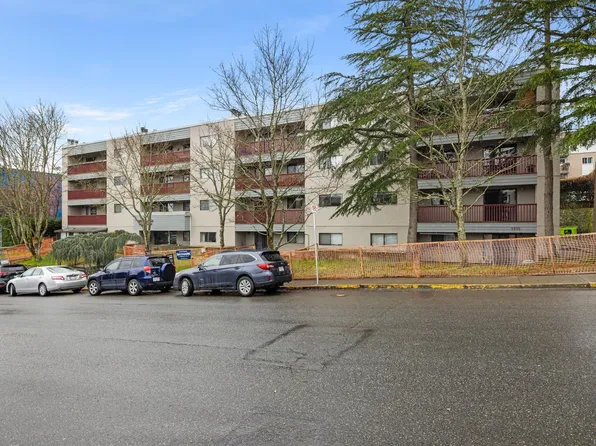 3255 Glasgow Ave #215, Saanich, BC V8X 4S4